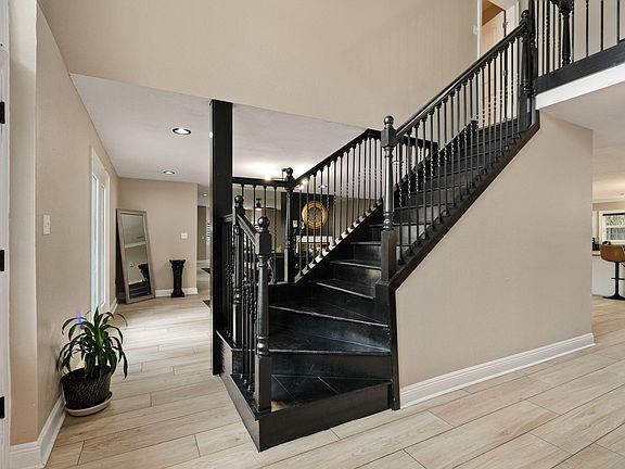 4th image of 962 Highway 42