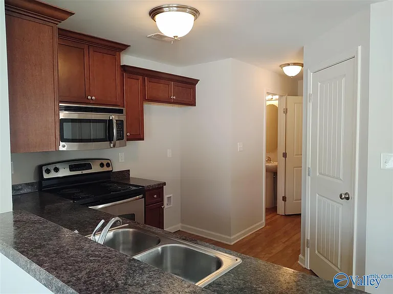 208 Falling Water Ln SW — Photo 6