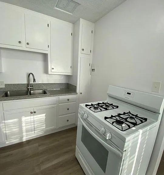241 4th Ave #5 — Photo 5