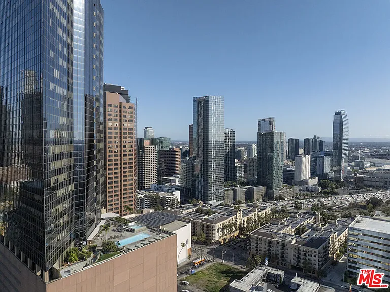 1100 Wilshire Blvd #2911 — Photo 30