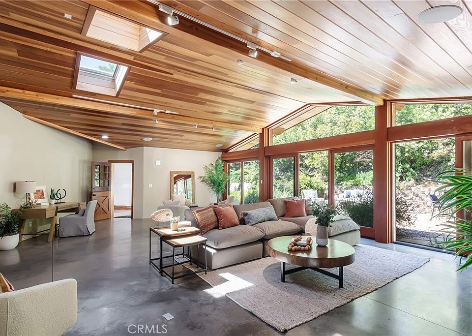 1st image of 2 Chuckwagon Rd