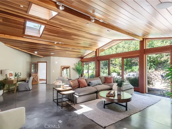 2 Chuckwagon Rd, Rolling Hills, CA 90274