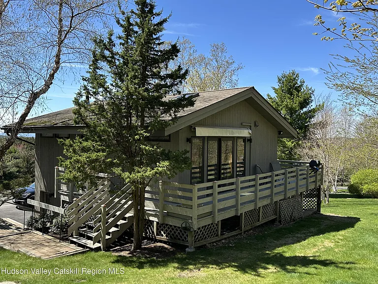 238 Kelly Rd — Photo 1