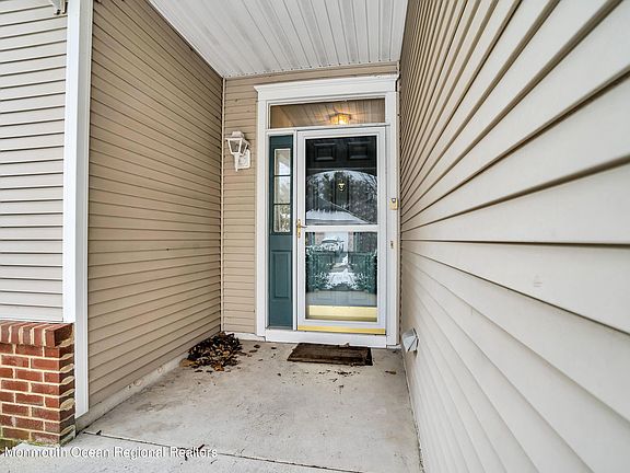 5th image of 18 April Springs Ct
