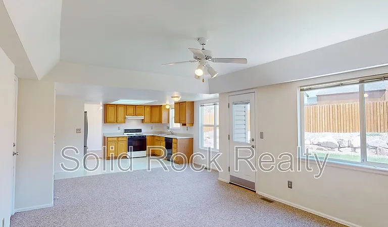 2635 Leoti Dr — Photo 7