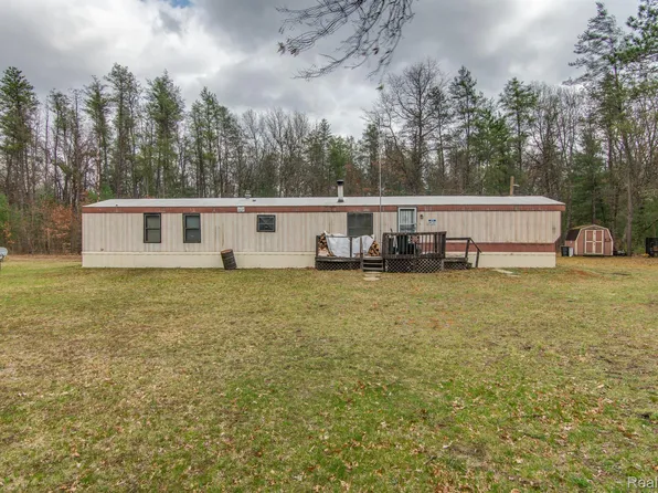 5282 S Broadway Ave, Idlewild, MI 49642