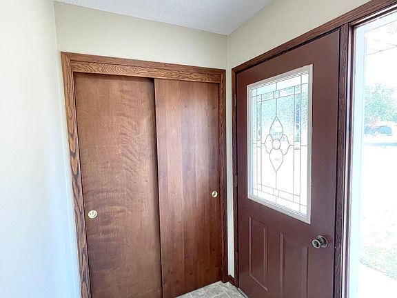 5th image of 404 S Paffrath Ave
