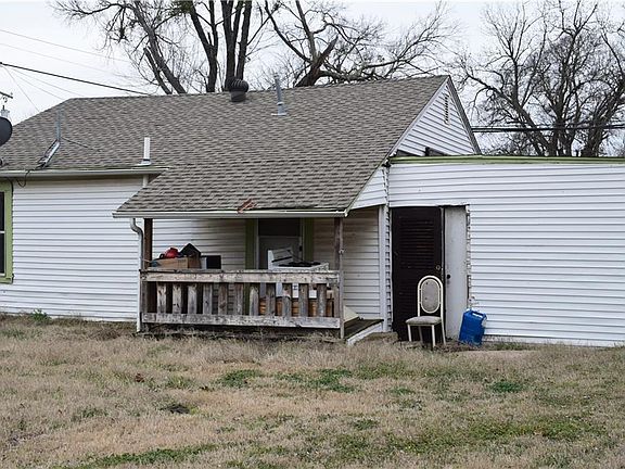 4th image of 904 N Connett St