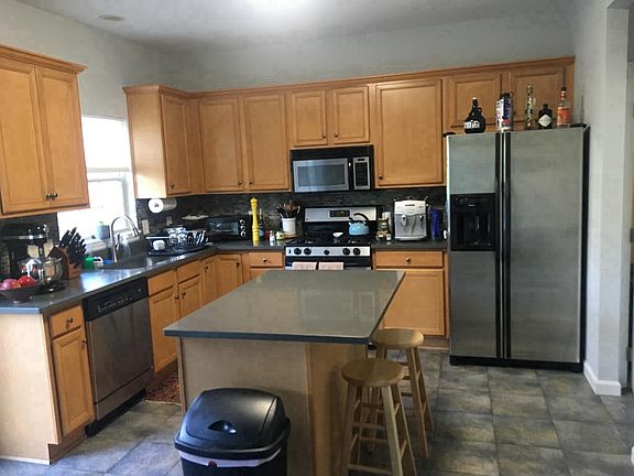 Kitchen with quartz counters