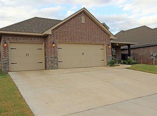 1832 Harvest Ct, Edmond, OK 73003