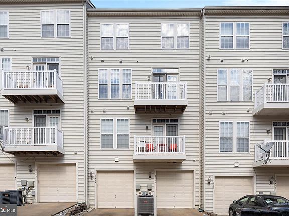 4th image of 2464 Eastbourne Dr