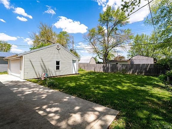 5th image of 221 Rawson Dr