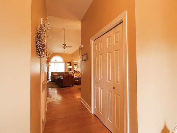 4th image of 1010 Red Leaf Ct NW
