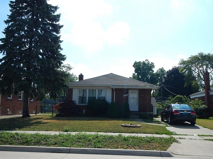 1st image of 26612 Groveland St