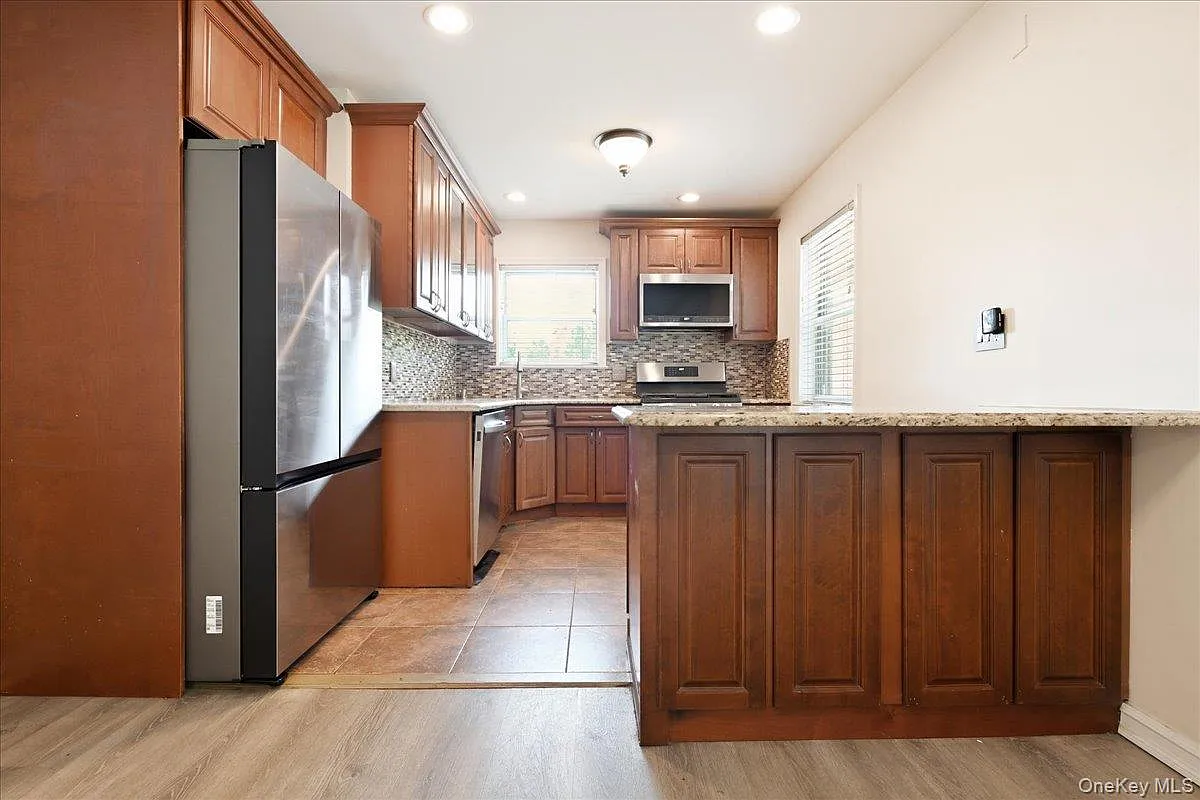 2 bed, 1.5 bath, 721 sqft, $3,500 — Photo 4