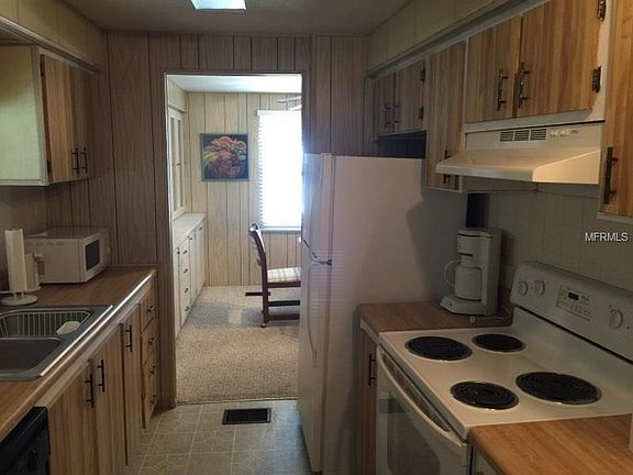 4th image of 671 Buccaneer Blvd