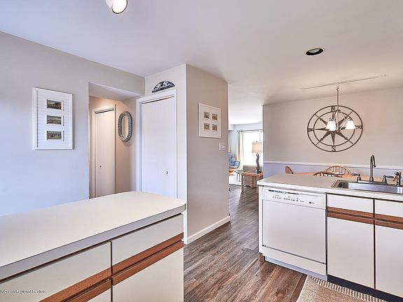 5th image of 101 Engleside Ave APT 12