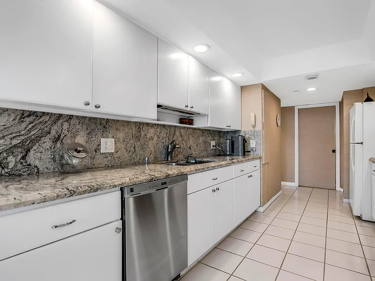 4201 N Ocean Blvd #203 — Photo 27