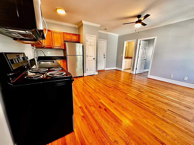 West Pine Apartments — Photo 16