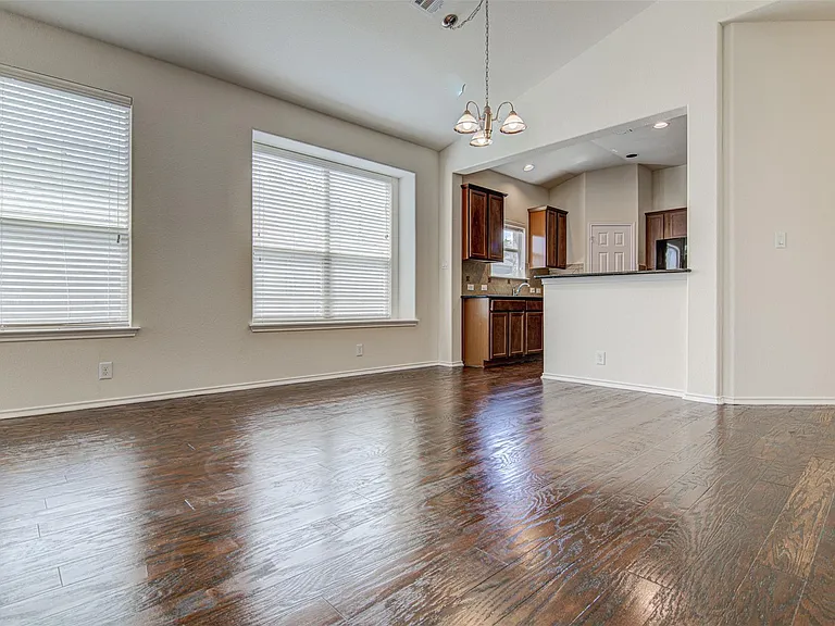 1610 Greenside Dr — Photo 9