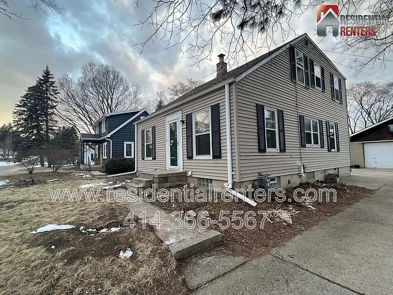 10918 W Wells St — Photo 1