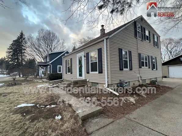 10918 W Wells St, Wauwatosa, WI 53226