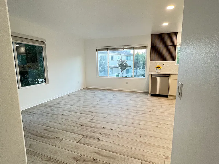 This can be a spacious dining area in the kitchen.