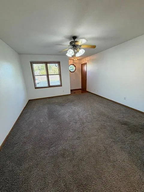 2 bed, 1.0 bath, 996 sqft, $1,300 — Photo 4