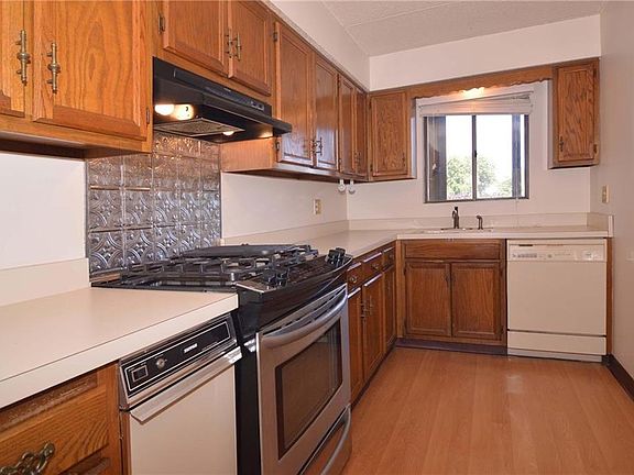 5th image of 175 Hoffman Ave APT 403