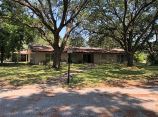 103 Silver Saddle Dr, Angleton, TX 77515