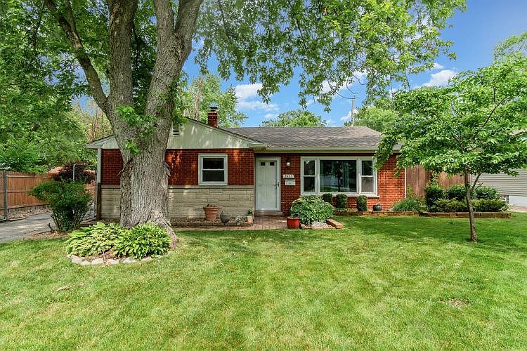1st image of 2637 Lakewood Dr