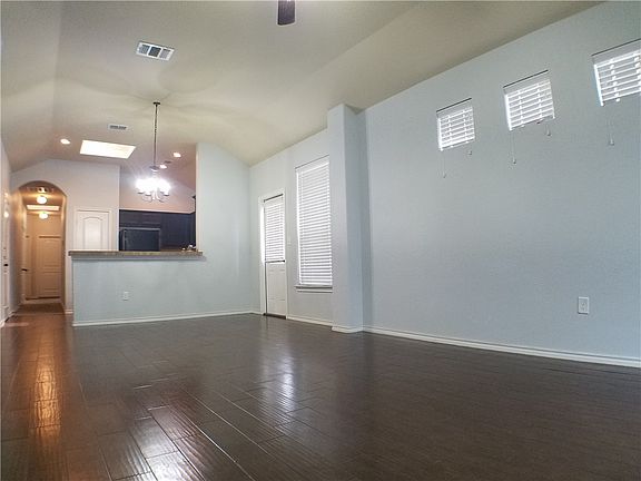 4th image of 149/155 Creekside Villa Dr
