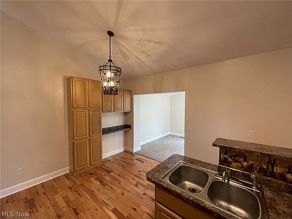 5th image of 129 Andrews Dr