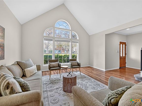 5th image of 1124 Oaklands Dr