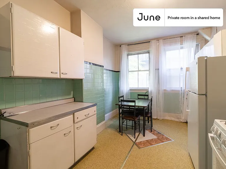 923 Beacon St #C — Photo 2
