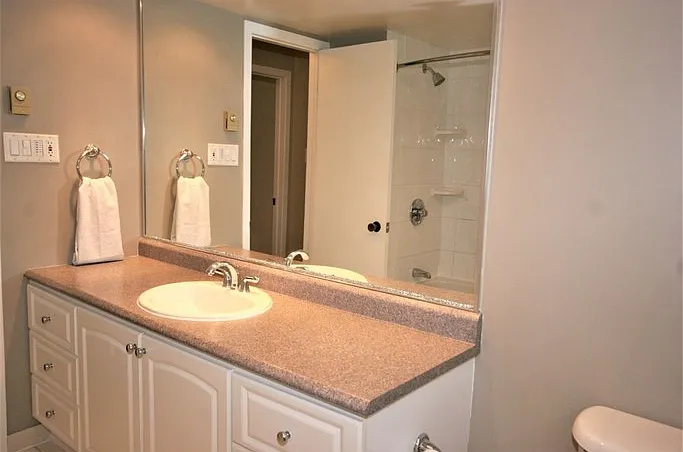 130 Withrow Ave #1A — Photo 11