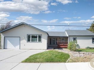 701 1st St W, Hardin, MT 59034