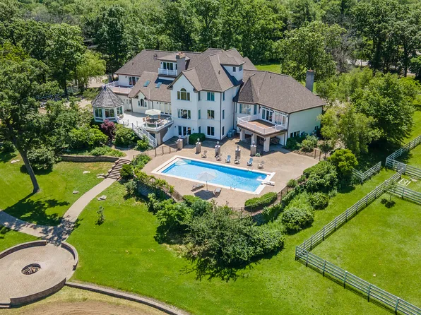 10 Old Hart Rd, Barrington Hills, IL 60010