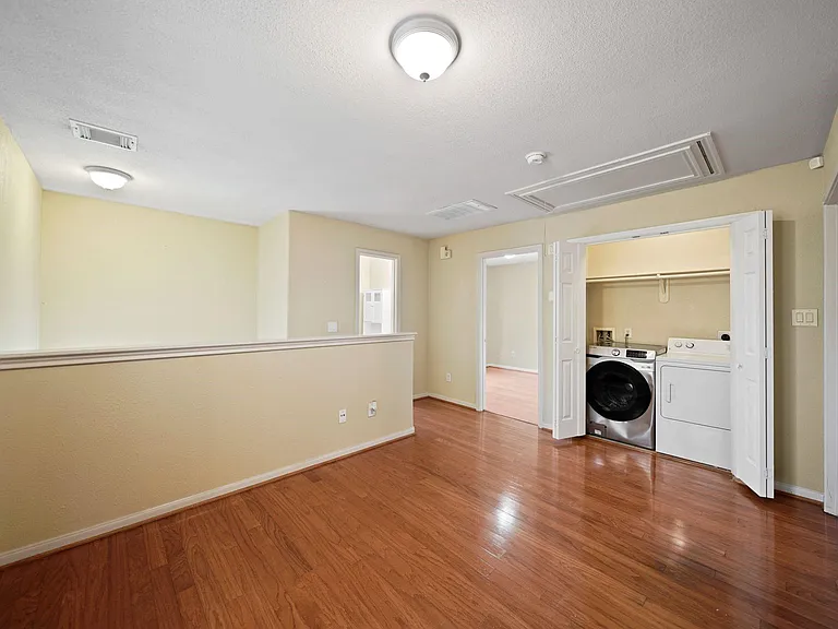 2230 Naomi St — Photo 10