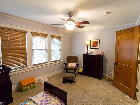 4th image of 2525 Whitelaw St