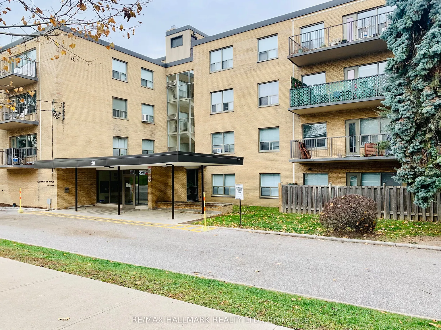 28 Upper Canada Dr #405 photo 1