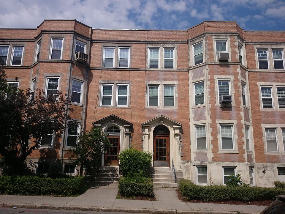2nd image of 132 Pleasant St