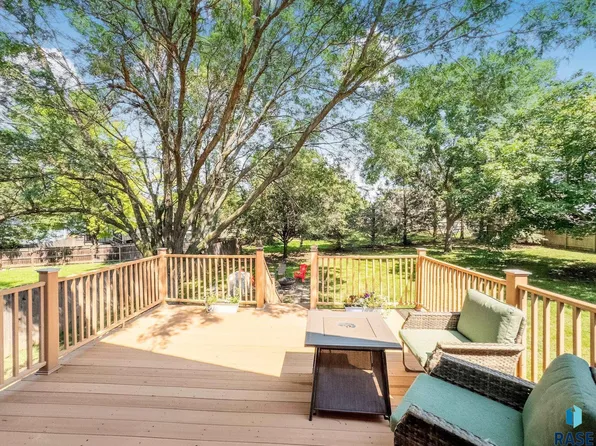 404 N Yellowstone Dr, Brandon, SD 57005