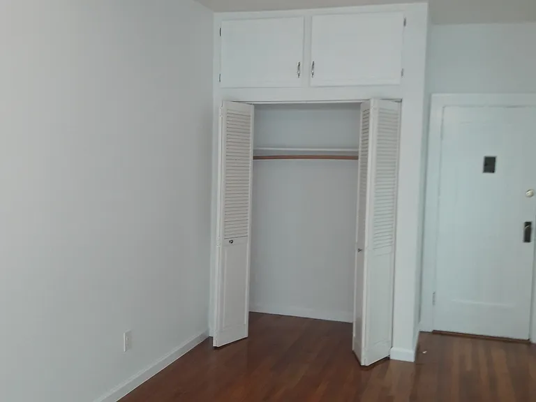 217 S Berendo St #208 — Photo 5