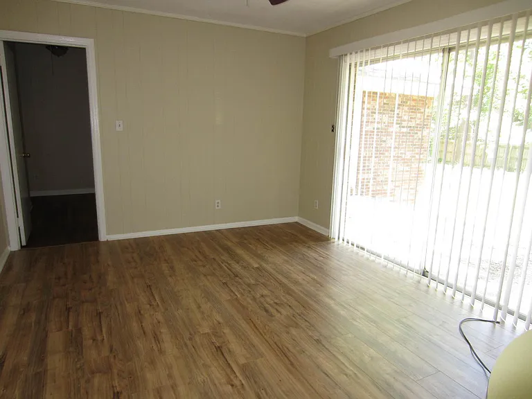 407 Northfield Rd — Photo 2