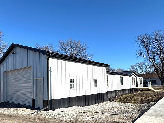 2nd image of 601 W Irving St