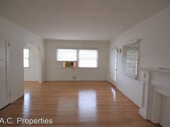 3rd image of 10845 Moorpark St APT 4