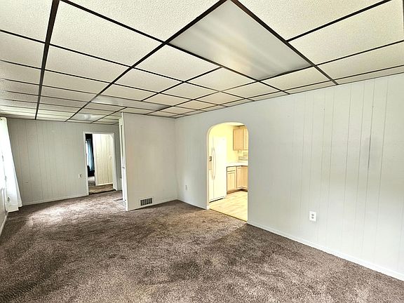 5th image of 583 Shirley Dr