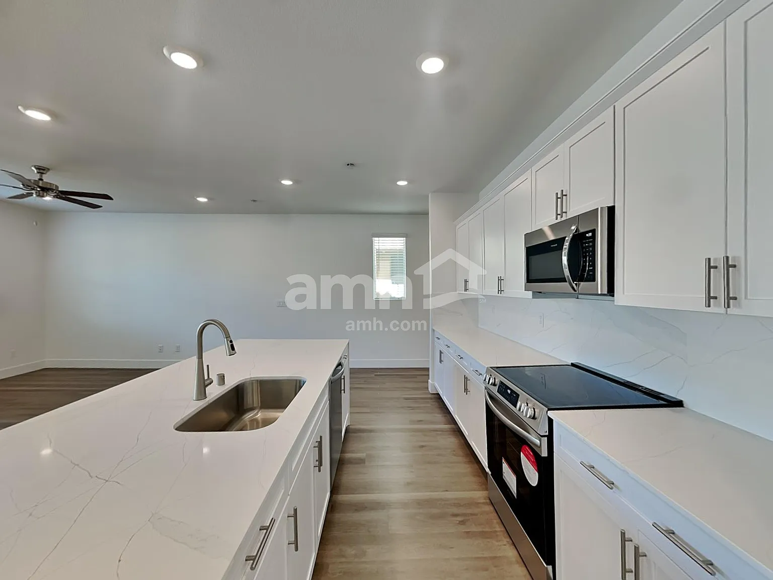 3 bed, 2.5 bath, 2040 sqft, $2,410 — Photo 3