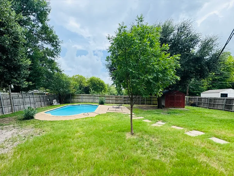 2129 Diane Dr — Photo 12